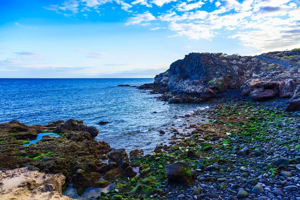 Costa de piedra o orilla del océano Atlántico — Foto de Stock