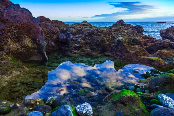 Costa di pietra o riva dell'oceano Atlantico — Foto Stock