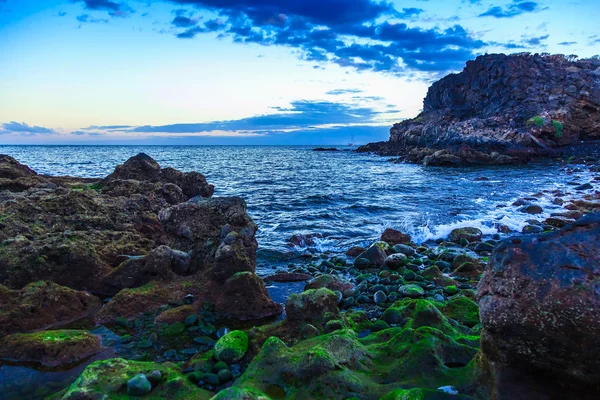 Costa de piedra o orilla del océano Atlántico — Foto de Stock