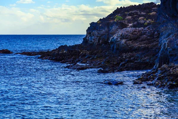 Costa de piedra o orilla del océano Atlántico — Foto de Stock