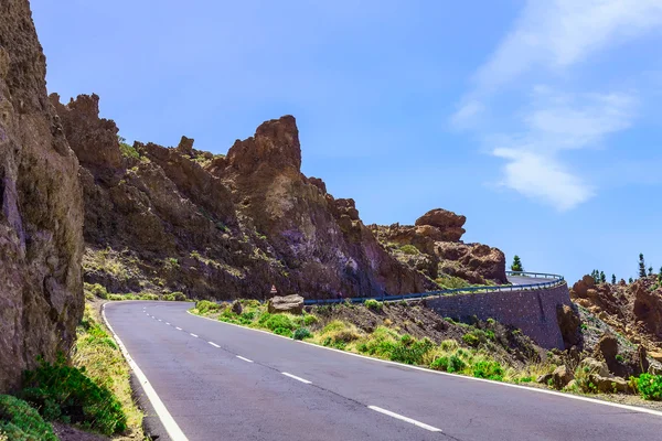 Paisaje con carretera en la isla de Tenerife — Foto de Stock