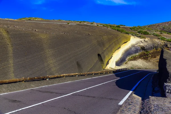 Paisaje con carretera en la isla de Tenerife —  Fotos de Stock