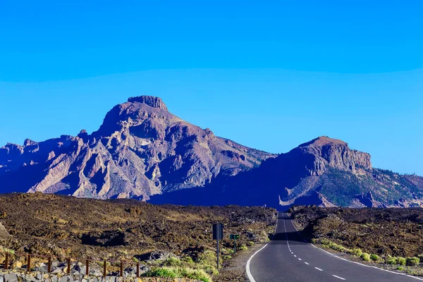 Paisaje con carretera en la isla de Tenerife — Foto de Stock