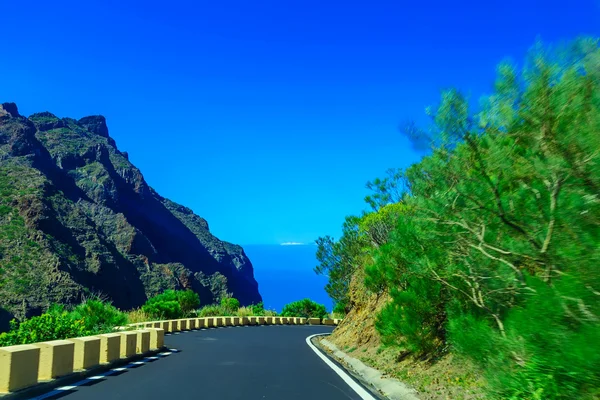 Landskap med väg på Teneriffa — Stockfoto