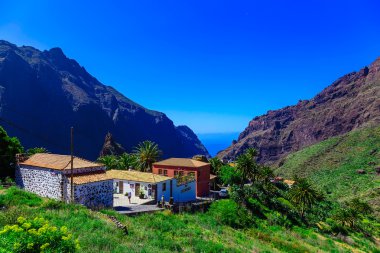 Köy ve dağlar binada