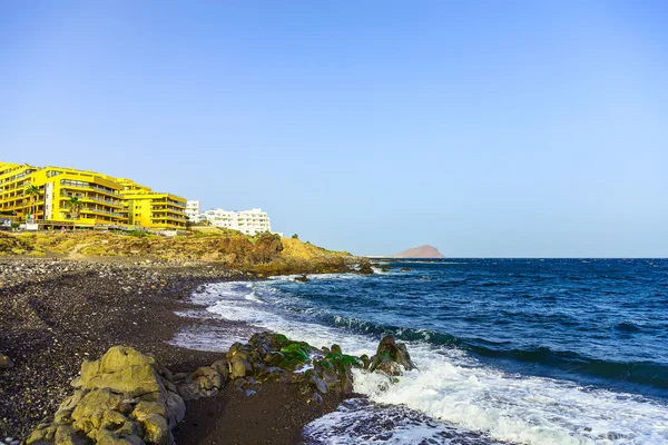 Costa do Oceano com Edifícios — Fotografia de Stock