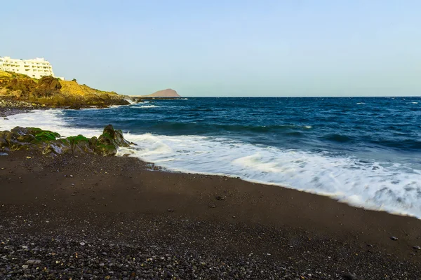 Costa del Océano con Edificios — Foto de Stock