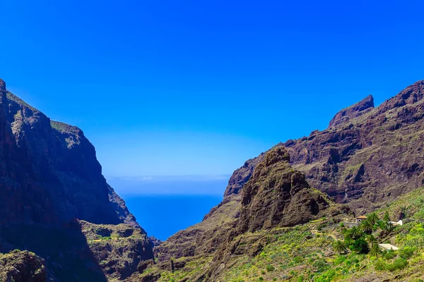 Bauen in den Bergen auf der spanischen Insel Teneriffa — Stockfoto