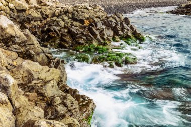 Okyanus arka plan içinde plaj taşlar