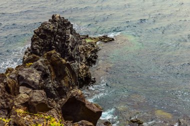 Okyanus arka plan içinde plaj taşlar