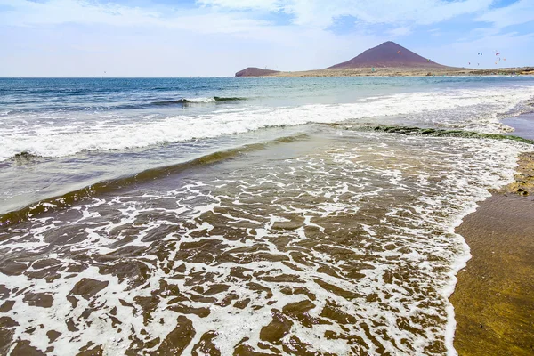 Playa de arena en Isla Tenerife — Foto de Stock