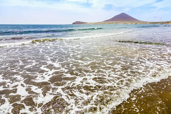 Playa de arena en Isla Tenerife — Foto de Stock