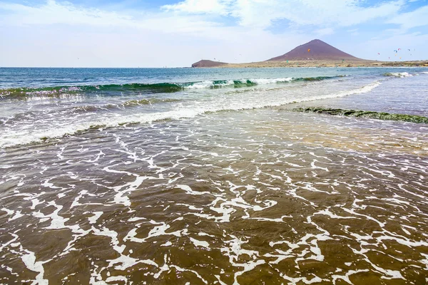 Playa de arena en Isla Tenerife — Foto de Stock