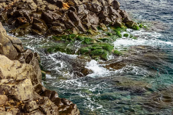 Пляж камені в океан абстрактним фоном — стокове фото