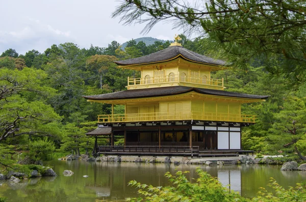 Templo Kinkaku-ji en Kyoto, Japón — Foto de Stock