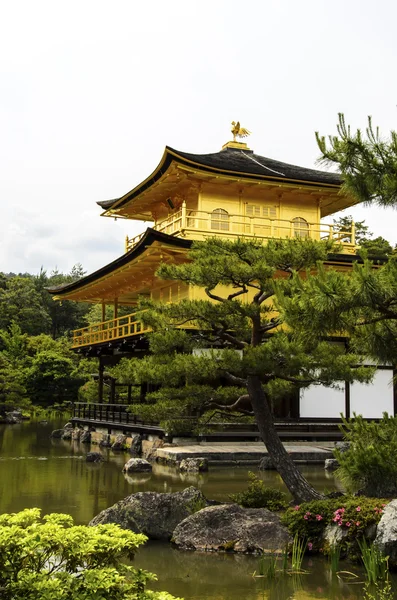 Templo Kinkaku-ji en Kyoto, Japón — Foto de Stock