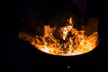 kamp yeri, kamp ateşi