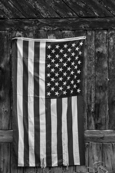 Bandera americana sobre el fondo rústico de madera —  Fotos de Stock