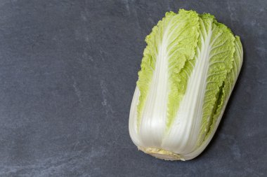 Napa lahana arduvaz arka plan üzerinde