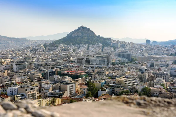 Panorama de Atenas y Licabeto colina de las paredes de la Acrópolis . — Foto de Stock