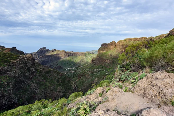 Panorama de montanhas perto da cidade de Masca na ilha de Tenerife, Espanha — Fotografia de Stock