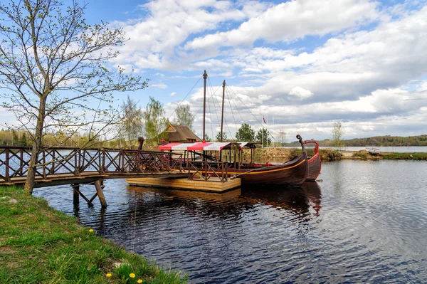 Latvian wooden sailing boats near small pier at Liepkalni town, Latvia — Stock Photo, Image