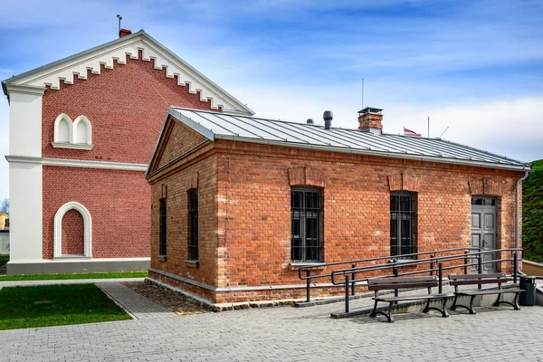 Casas de ladrillo rojo restauradas en Daugavpils, Letonia — Foto de Stock