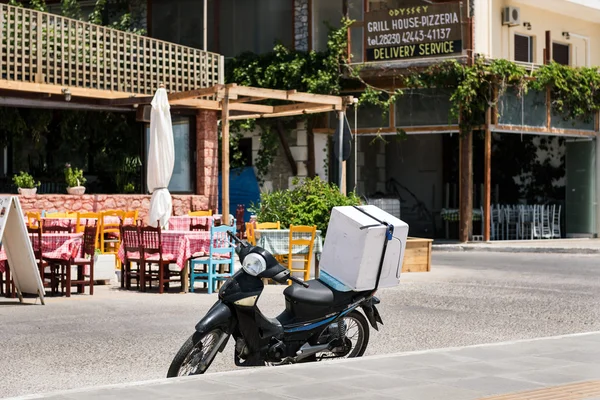 Crete adada Paleochora şehirde geleneksel teslimat ulaşım