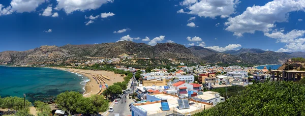 ギリシャ、クレタ島の西部の部分に位置するパレオホーラにある町のパノラマ — ストック写真