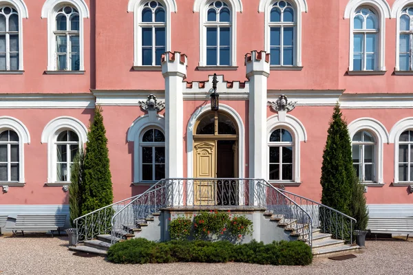 Eingang zur mittelalterlichen Burg in der Nähe der Stadt Birini in Lettland — Stockfoto