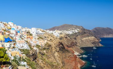 Oia görünümünü Santorini Adası ve caldera parçası