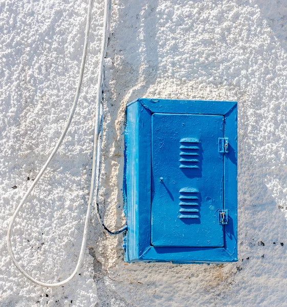 Elektrische omschakelapparaat in de traditionele blauwe Griekse kleuren — Stockfoto