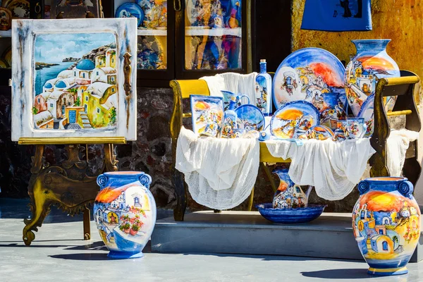 Lembranças de cerâmica tradicional em Oia cidade de Santoriny ilha — Fotografia de Stock