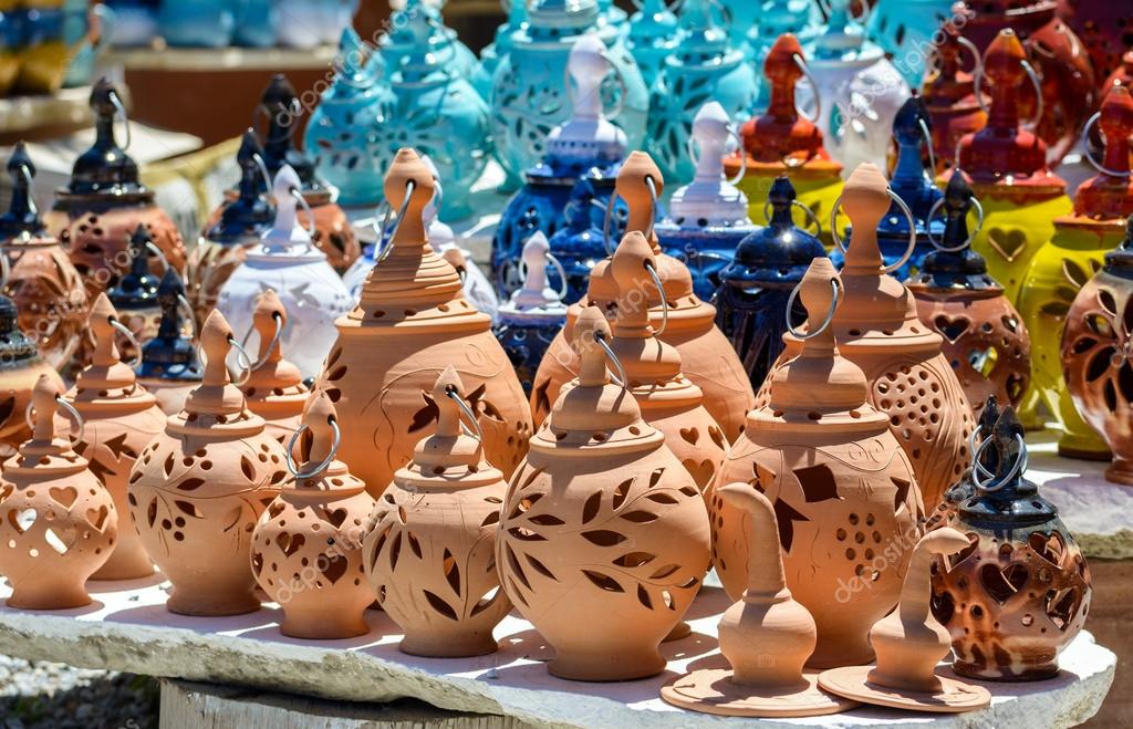 Handmade ceramic souvenirs for sale on Crete island — Stock Photo