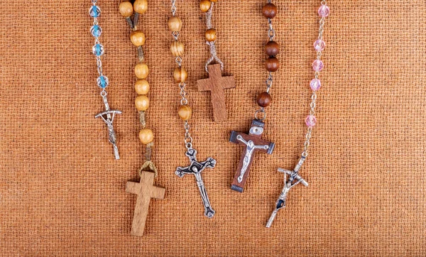 Lotes Rosários Cristãos Simples Múltiplas Cruzes Muitos Símbolos Católicos Grupo — Fotografia de Stock