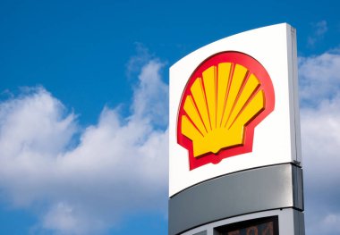 Royal Dutch Shell benzin istasyonu tabelası, kabuk sembolü işareti kapatma, detay, Shell marka logo, petrol ve gaz şirketi, dünya çapında küresel gaz dağıtımcısı