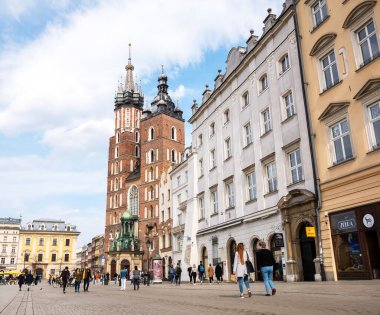 Krakow, Polonya, St. Mary Bazilikası, Ana Pazar Meydanı Kilisesi, Eski Şehir. Cracow şehri cilası seyahat noktaları, tarihi binalar mimari, şehir manzarası