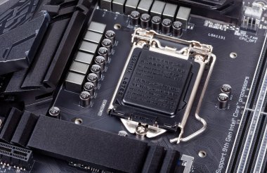 Z390 Aorus Pro Wifi üst düzey ana kart, LGA 1115 x soket, plastik kapaklı boş CPU yuvası, soket kapağı, ürün çekimi, üst görünüm, yukarıdan, pc bileşenleri
