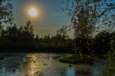 Gölde gün batımı