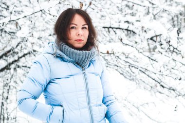 Çıplak ipek dokusu. Saten narin pudralı parlak kaplama, tasarımcılar için güzel bir zemin.