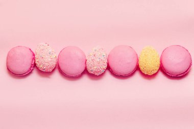 Paskalya dekoratif yumurtalı Fransız usulü kurabiye..