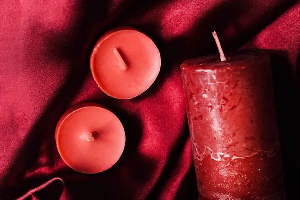 Velas Aroma Romántico Sobre Fondo Seda Fondo Día San Valentín —  Fotos de Stock