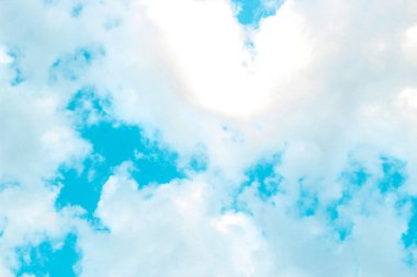 Gökyüzü bulutları mavi.