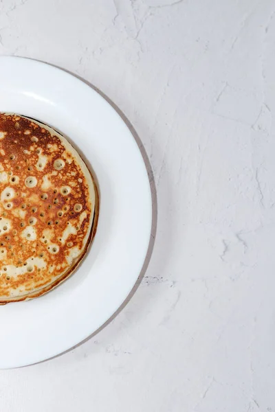 Panqueques Plato Blanco Como Nieve Desayuno Dulce Caliente Rosado — Foto de Stock