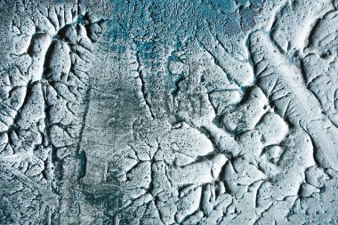 Bu yakın çekim, mavi ve gri karışımlı detaylı bir yüzey görüntüsü yakalar. Karmaşık desenler doğal elementleri andırıyor. Görsel olarak çekici bir sanat eseri oluşturuyor..