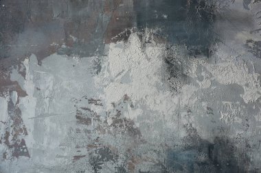 Bir duvar yüzeyi desenli gri ve beyaz tonların bir karışımını gösterir. Yüzey değişik tonlarla pürüzlü görünüyor..