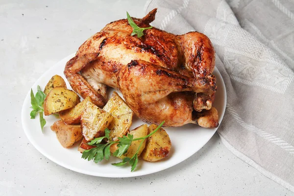 Roasted Chicken Potato White Plate Grey Table Napkin Top View — Stock Photo, Image