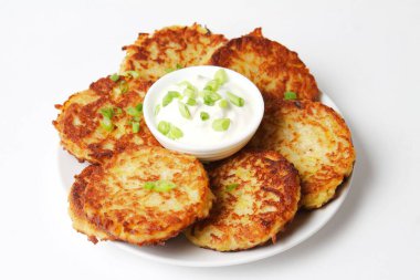 Hash Browns, Patates Gözlemesi, Latkes, Draniki Kopya Boşluğu ile Beyazda İzole Edilmiş.