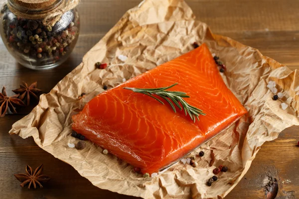 Filete de salmón con hierbas —  Fotos de Stock