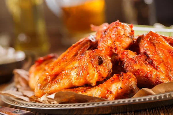 Roasted wings with  beer — Stock Photo, Image